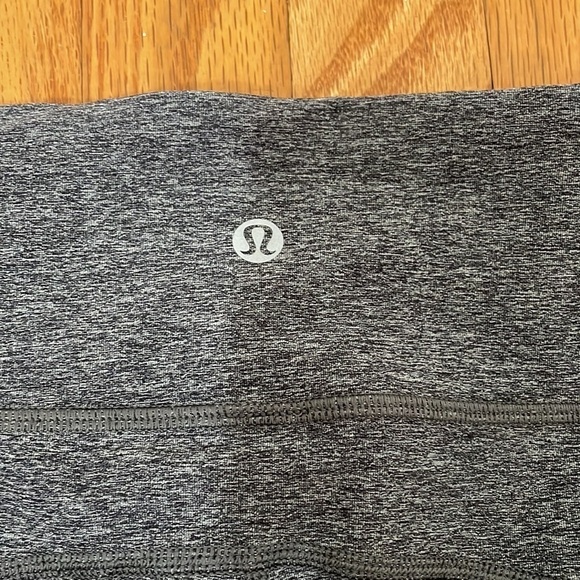 Lululemon Tied To It Crop 21" Heathered Black / Dark Carbon size 4 preppy - Picture 7 of 8